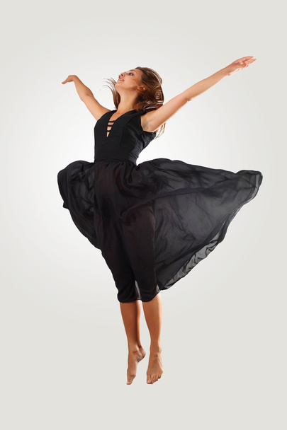 Joven bailarina saltando
 - Foto, Imagen