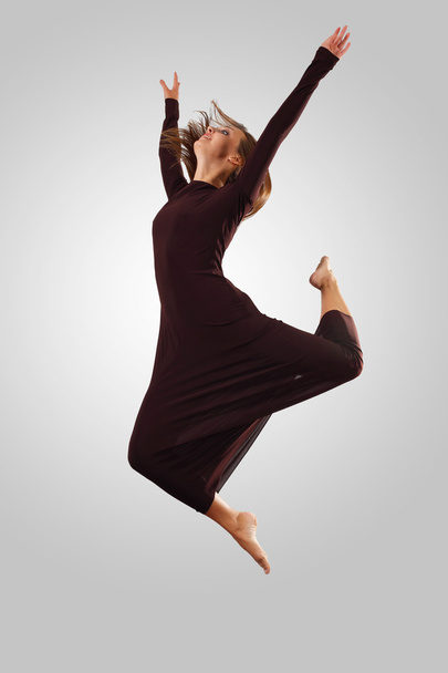Young female dancer jumping - Fotografie, Obrázek