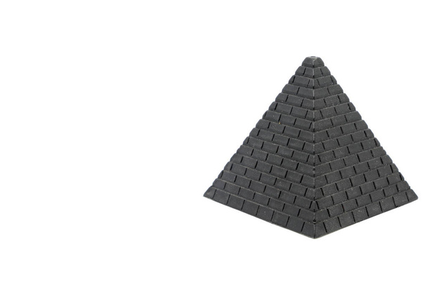 Piramida model na białym tle - Zdjęcie, obraz