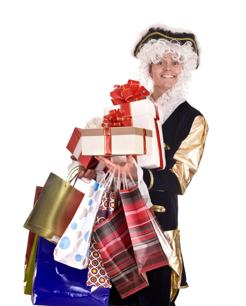 Mann in altem Kostüm und Geschenkbox. - Foto, Bild