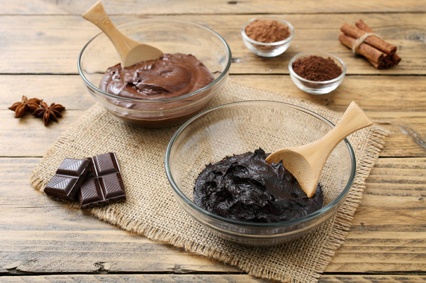 melted chocolate in bowls - Foto, imagen
