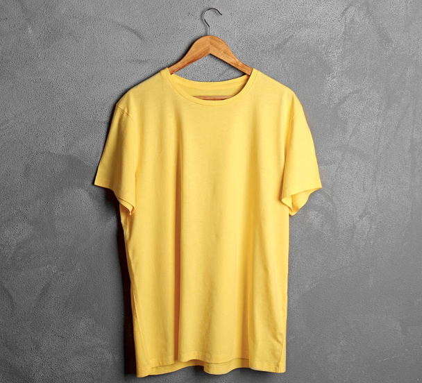 Blank yellow t-shirt - Fotografie, Obrázek