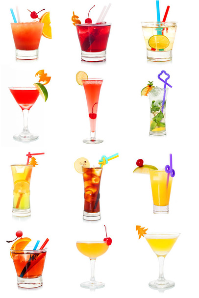 Cocktails in verschiedenen Gläsern - Foto, Bild