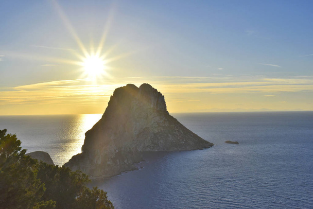 Es Vedra, lieu célèbre sur l'île d'Ibiza
 - Photo, image
