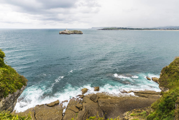 Rocky coastline along cliffs in Santander, Spain - Foto, imagen