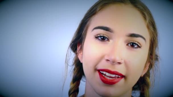 a beautiful girl speaks - Felvétel, videó