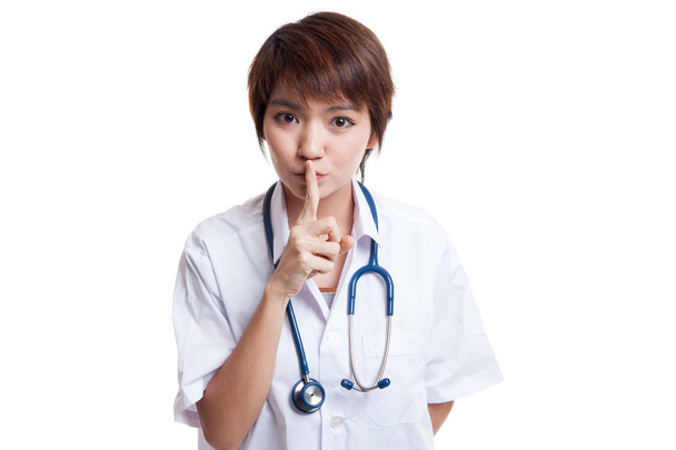Asian young female doctor do quiet sign. - Foto, imagen