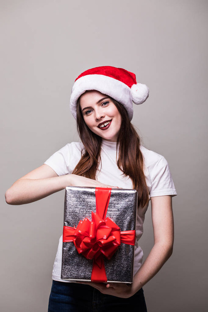 Christmas Woman with Gift Box. - Foto, Imagen