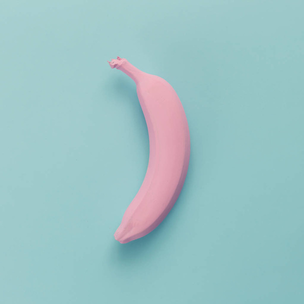 one ripe Pink banana  - Valokuva, kuva