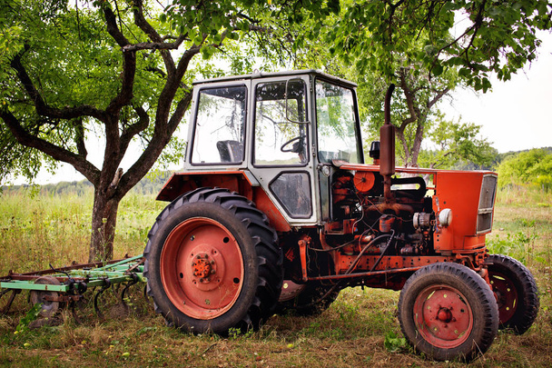 old red tractor. vintage. - Фото, изображение