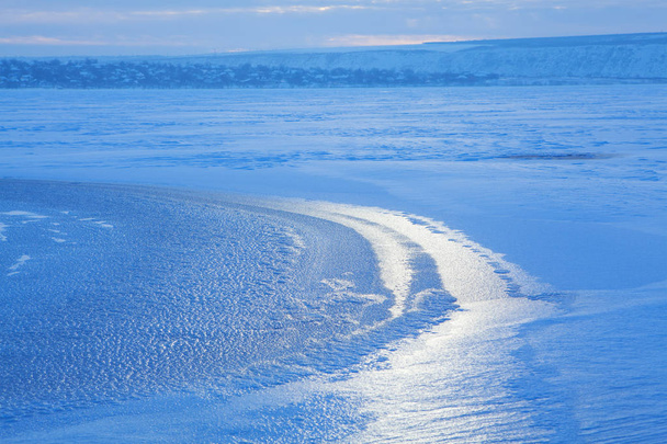 Superficie congelada del lago
 - Foto, imagen