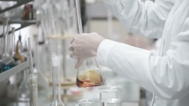 χημικό εργαστήριο δοκιμαστικούς σωλήνες - Πλάνα, βίντεο