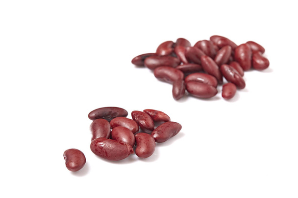 Červené fazole izolované na bílém pozadí - Fotografie, Obrázek