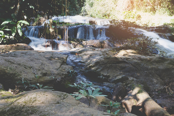 водопад и ручей в парке
 - Фото, изображение
