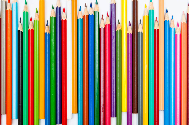 Crayons de couleur isolés sur fond blanc gros plan
 - Photo, image