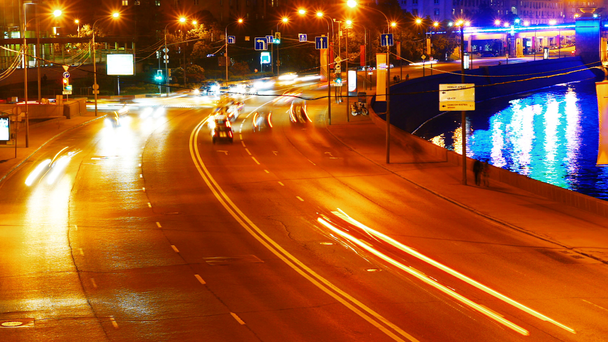 éjszakai közlekedési lámpa-nagy város - Felvétel, videó