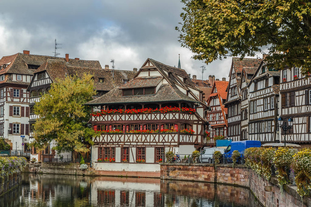Embankment of the Ill river, Estrasburgo
 - Foto, imagen