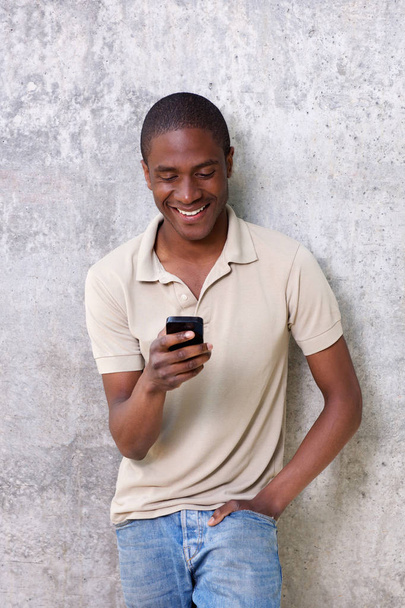 Guy laughing with mobile phone - Φωτογραφία, εικόνα