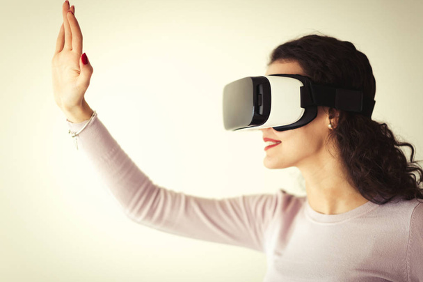 VR glasses giving amazing gaming experience - Valokuva, kuva
