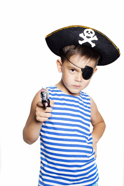 Little boy 5-6 years old wearing a pirate costume - Fotoğraf, Görsel