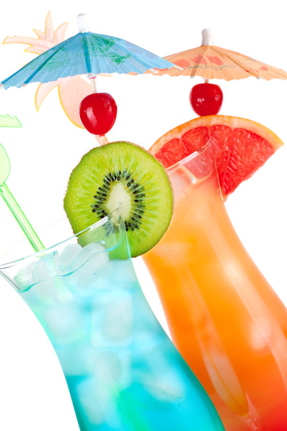 Kaksi trooppista alkoholia cocktaileja
 - Valokuva, kuva