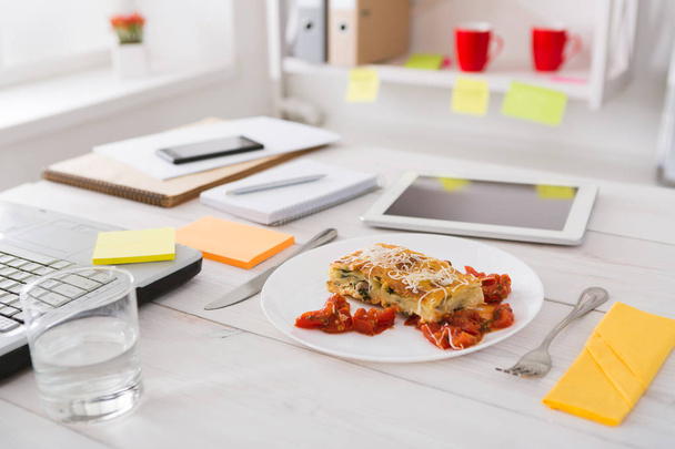 Zdrowe lunch w biurze, dieta jedzenie koncepcja - Zdjęcie, obraz