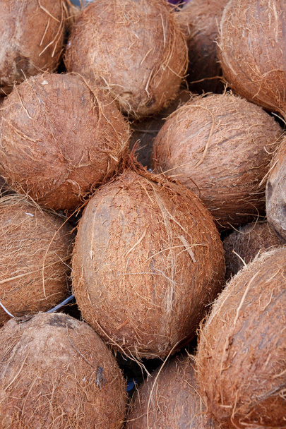 地元の市場でおいしい有機ココナッツ - 写真・画像