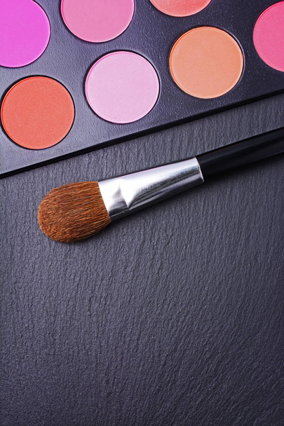 Professional multi colored blushes palette and brush - Fotoğraf, Görsel