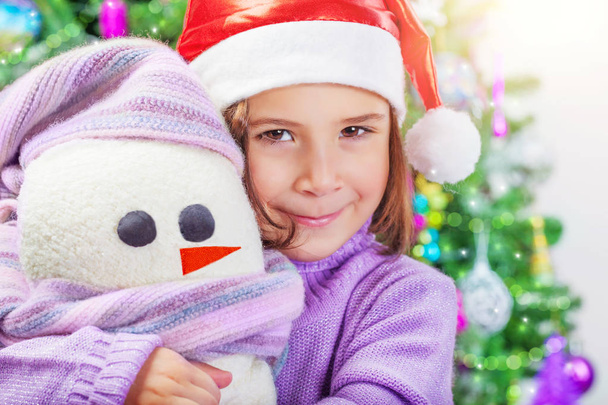Little girl with snowman toy - Φωτογραφία, εικόνα