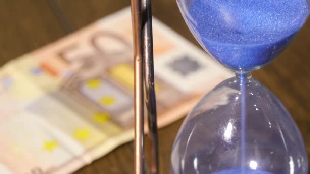 Kum saati ile Euro banknot - Video, Çekim