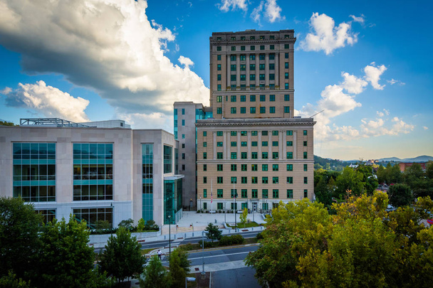 Veduta del Buncombe County Courthouse, nel centro di Asheville, N
 - Foto, immagini