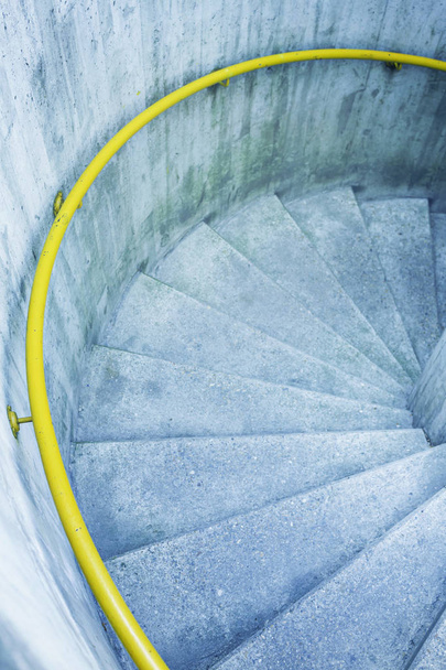 kültéri cement lépcső - Fotó, kép