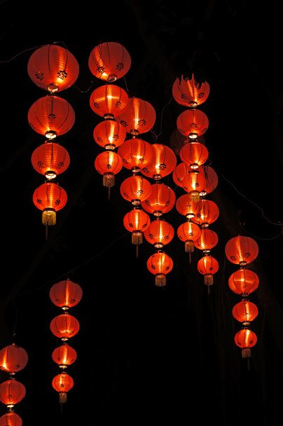 Grandes lanternas vermelhas
 - Foto, Imagem