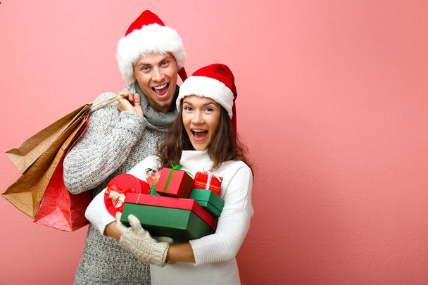 couple with Christmas purchases - 写真・画像