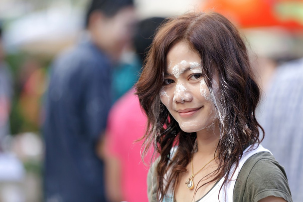 Aziatische vrouw in songkran festival - Foto, afbeelding