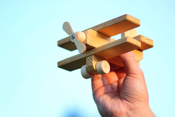 Дерев'яні іграшки літак
 - Фото, зображення