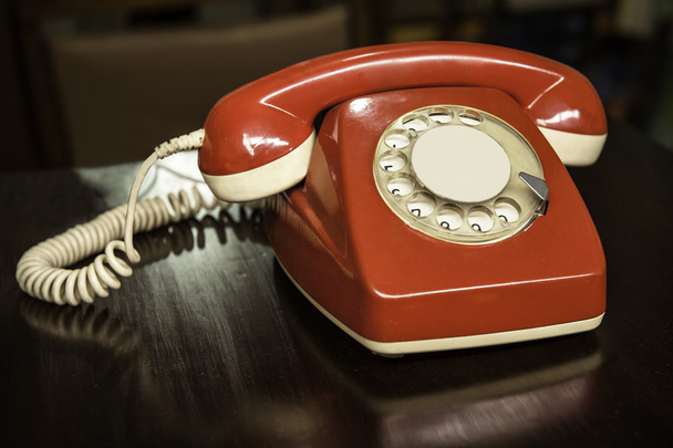 rotes Oldtimer-Telefon - Foto, Bild