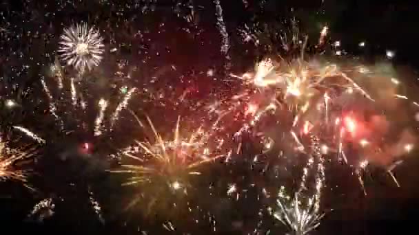 Gece gökyüzü üzerinde yeni yıl multi havai fişek - Video, Çekim
