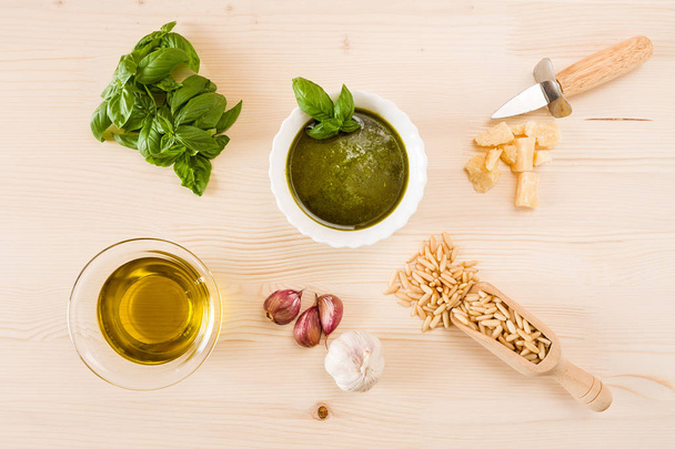 Pesto genovese sauce with its ingredients - Foto, immagini