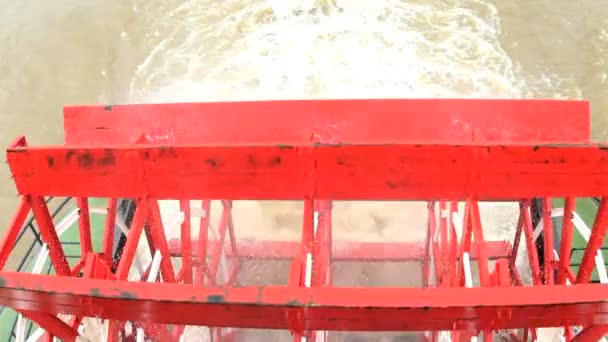 Bateau avec roues à aubes tournant le long du Mississippi
 - Séquence, vidéo