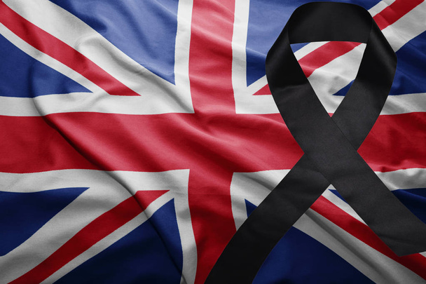 drapeau de la Grande Bretagne avec ruban noir deuil
 - Photo, image