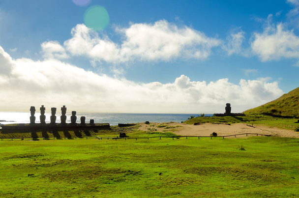Moai and Pacific Ocean - Photo, Image
