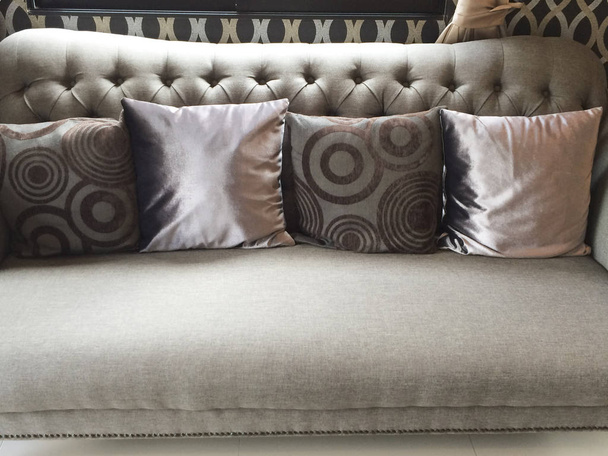 Εσωτερικη λεπτομέρεια του μαξιλάρι στον καναπέ στο σπίτι - Φωτογραφία, εικόνα