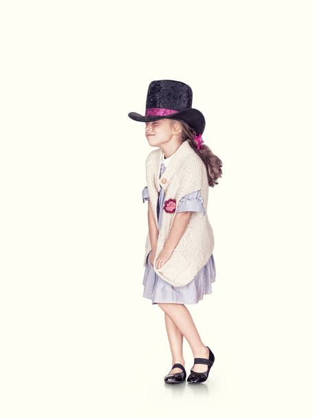 κορίτσι στο καπέλο - Φωτογραφία, εικόνα