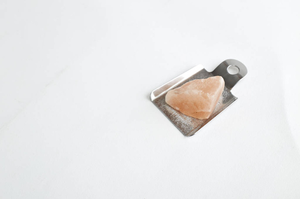 ピンクのヒマラヤのクリスタル塩背景 - 写真・画像