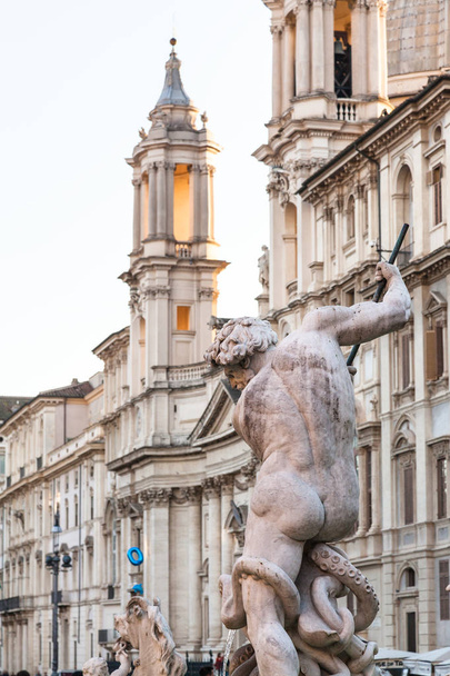 Figur der Fontana del nettuno auf der Piazza navona - Foto, Bild