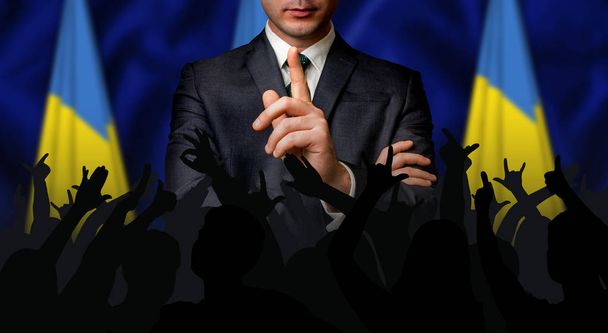 Ukrainan ehdokas puhuu kansalle joukosta
 - Valokuva, kuva