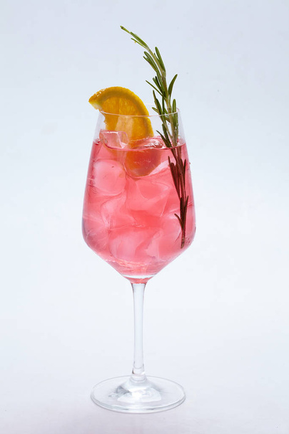 Lekker zomer cocktail - Foto, afbeelding