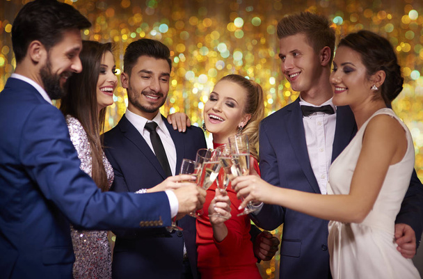 mladí lidé slaví Nový rok - Fotografie, Obrázek