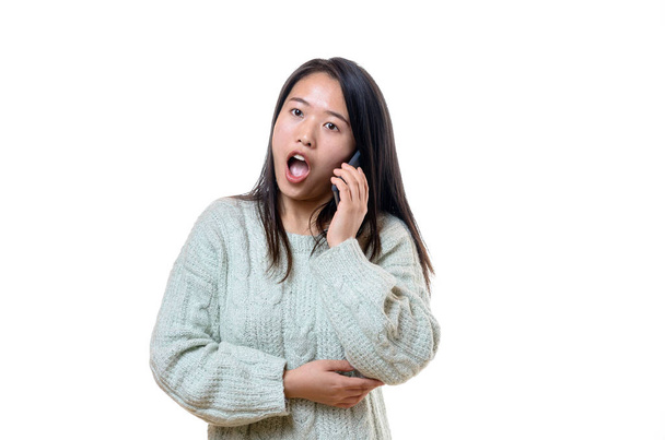 Femme chinoise réagissant en état de choc et consternation
 - Photo, image